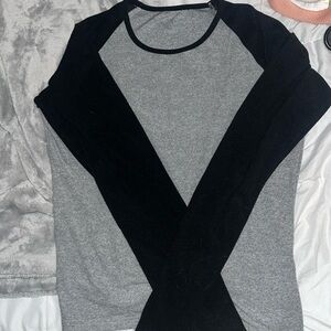 NWOT two toned quarter length top